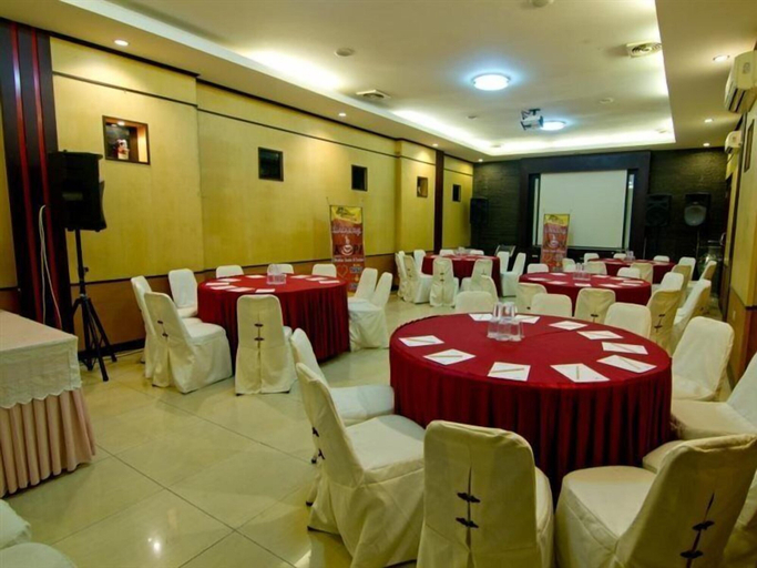 Food & Drinks 5, Puri Perdana Blitar, Blitar