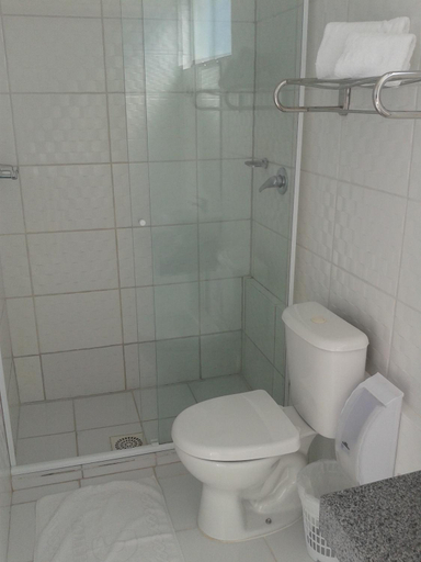 Bathroom 3, Dalle Hotel, Baje