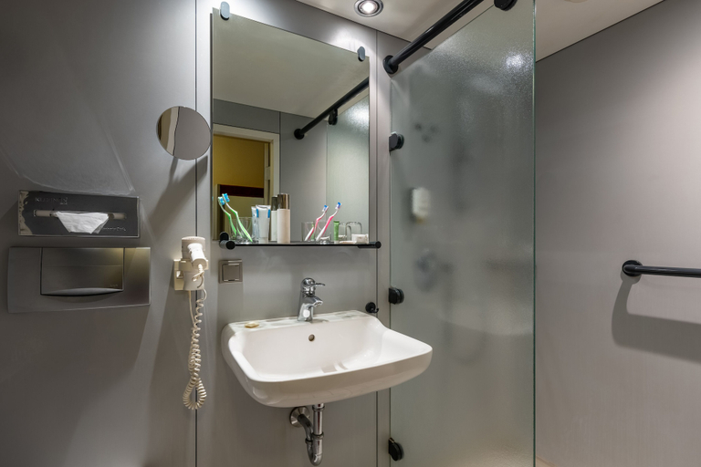Bathroom 5, Raststättenhotel Baden-Baden, Baden-Baden