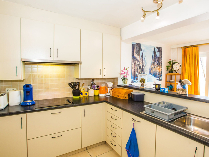 Private kitchen 4, Duplex Apartment Near the Center, West-Vlaanderen