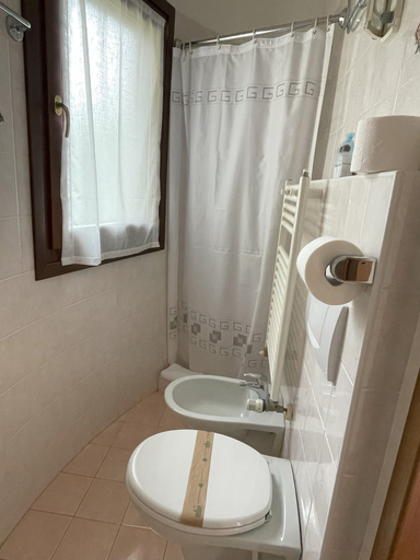 Bathroom 3, Agriturismo La Lupa, Modena