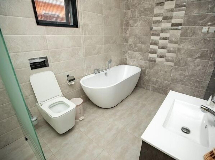 Bathroom 4, Mankoview Beach Resort, Gomoa