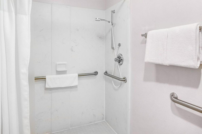 Bathroom 4, Fairfield Inn & Suites Atlanta Alpharetta, Fulton