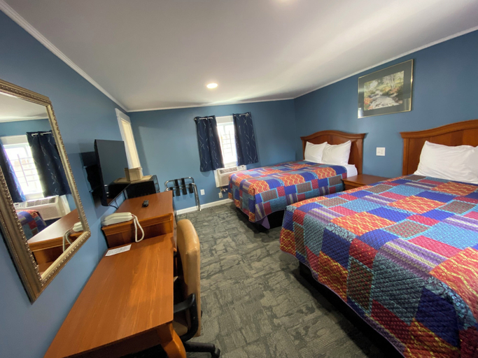 Bedroom 3, Royal Inn Claremont, Sullivan