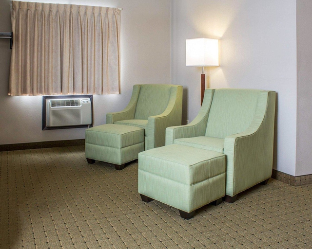 Others 5, Econo Lodge Ames, Story