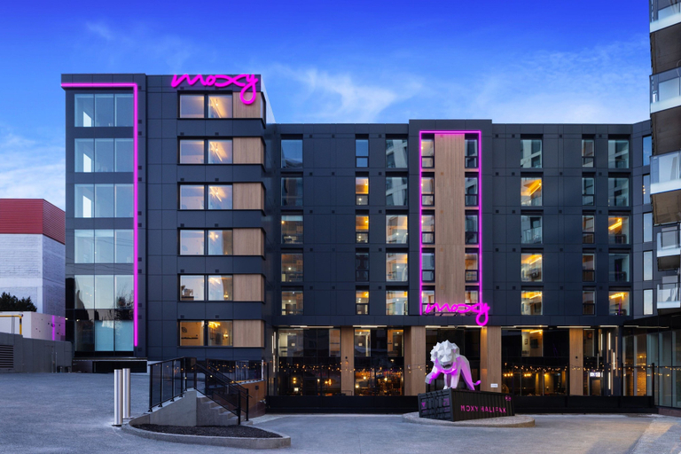 Exterior & Views