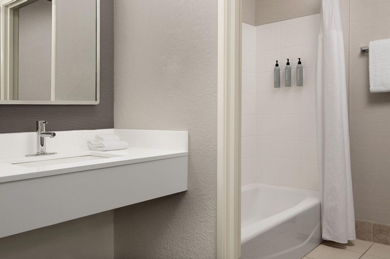 Bathroom 19