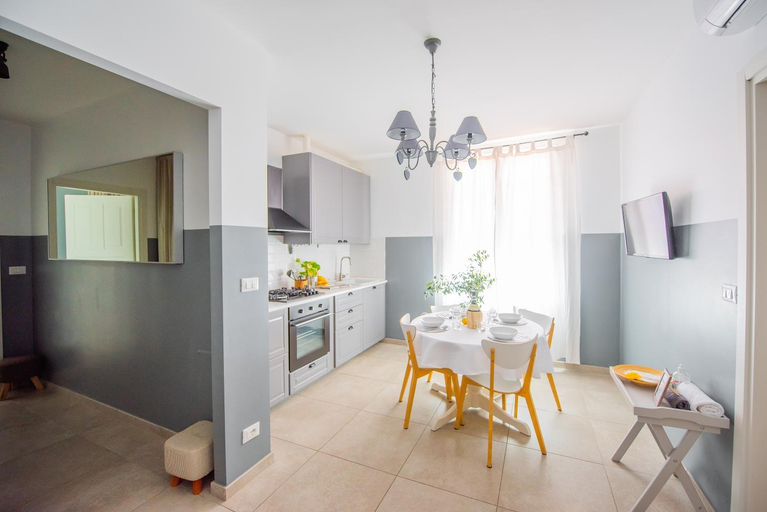 Others 5, Beach apartment in the center, Imperia