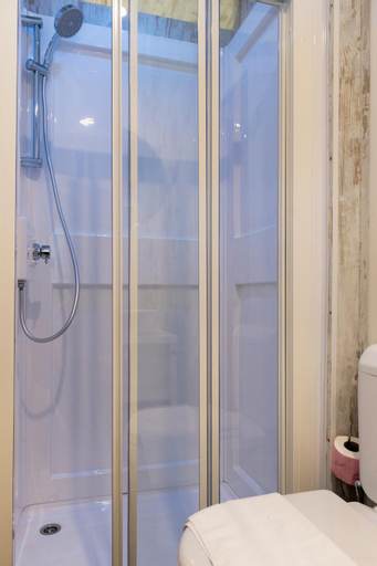 Bathroom 7