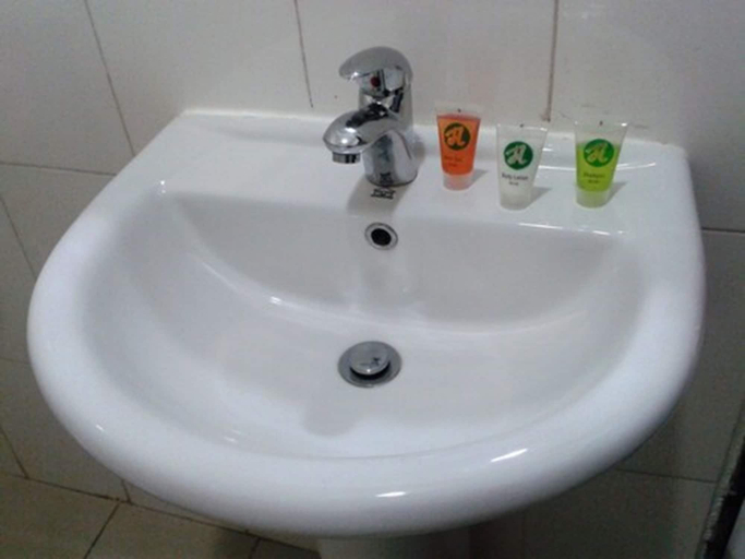 Bathroom, Jades Hotel, AbujaMun