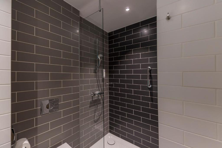 Bathroom 4