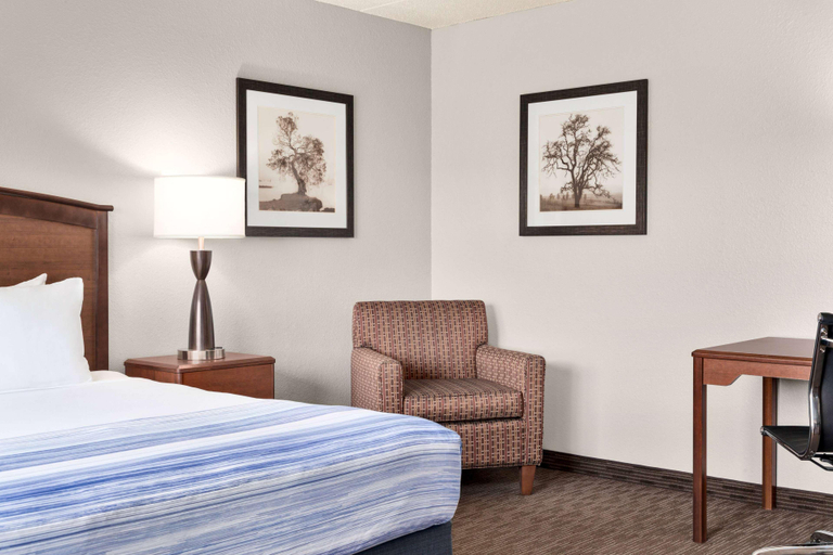 Bedroom 3, AmericInn by Wyndham Sauk Centre, Stearns