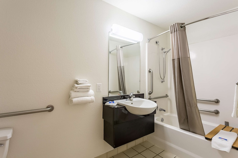 Bathroom 3, Motel6 Albuquerque, NM - South - Airport, Bernalillo