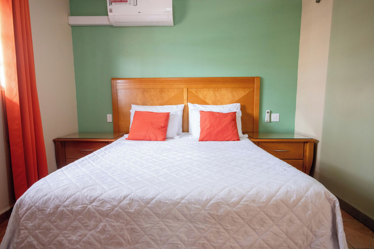 Bedroom 4, Punto di Oro Residences