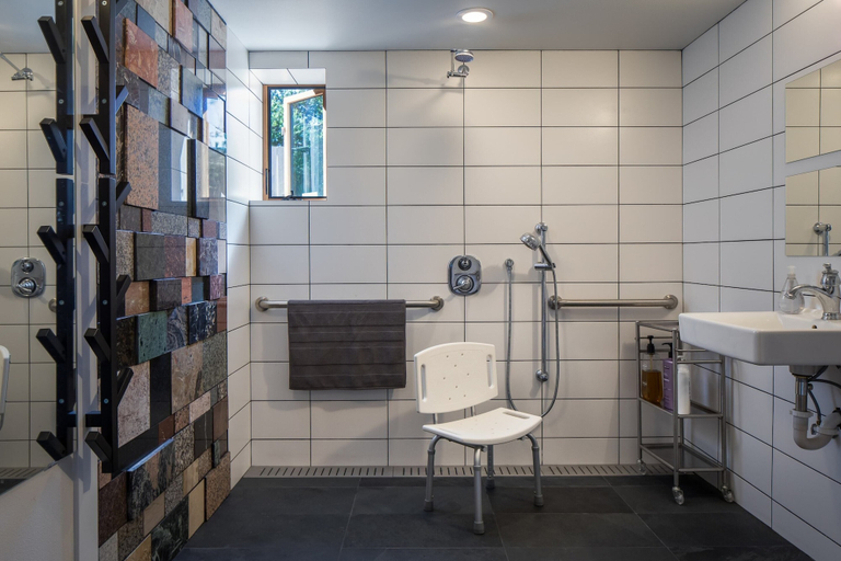 Bathroom 4, Crows Nest by Avantstay Accessible Home w/ Views, Island