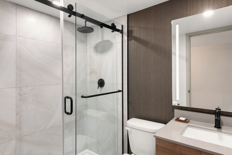 Bathroom 5, Temple Gardens Hotel & Spa, Division No. 7