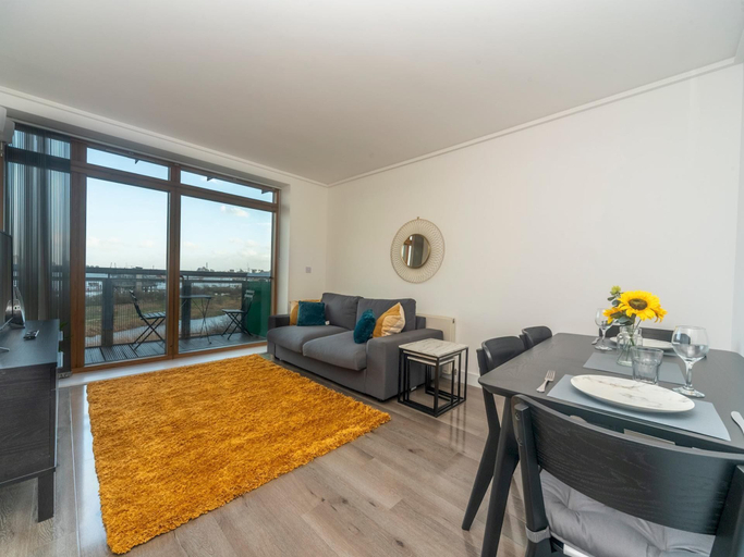 Others 5, Riverside Stunning Flat In London Close To The O2, London