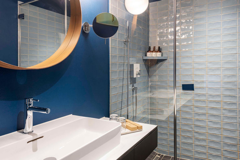 Bathroom 10