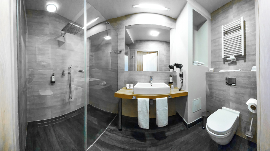 Bathroom 4, Hotel Bonifacio SPA&SPORT Resort, Ciechanów