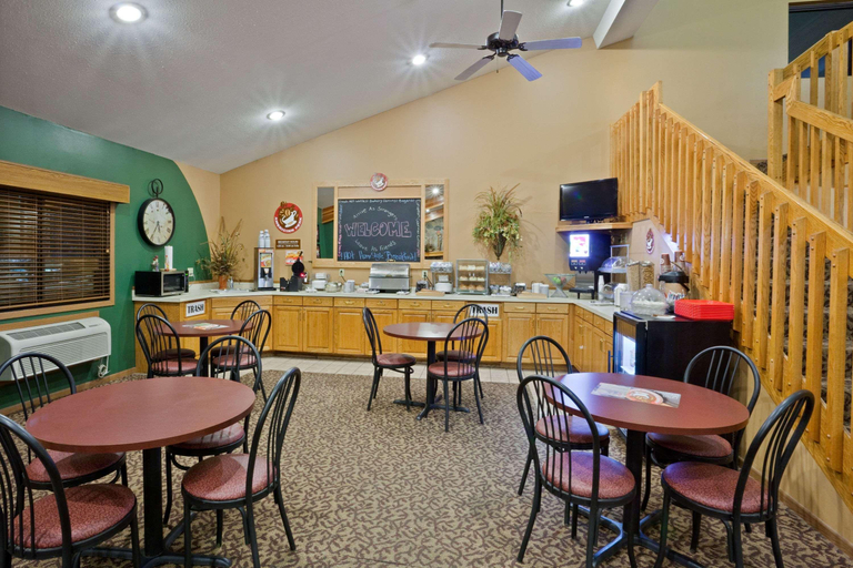 Food & Drinks 5, AmericInn by Wyndham Mitchell, Davison
