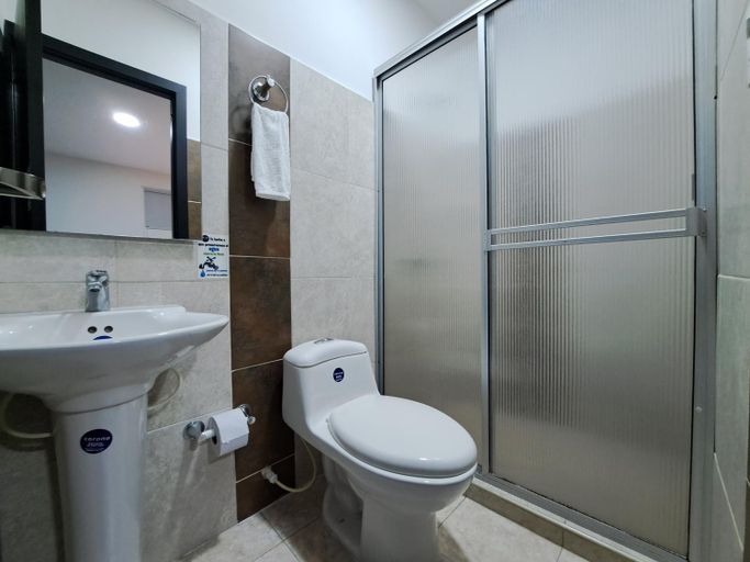 Bathroom 4, Hotel 9-25, Dosquebradas