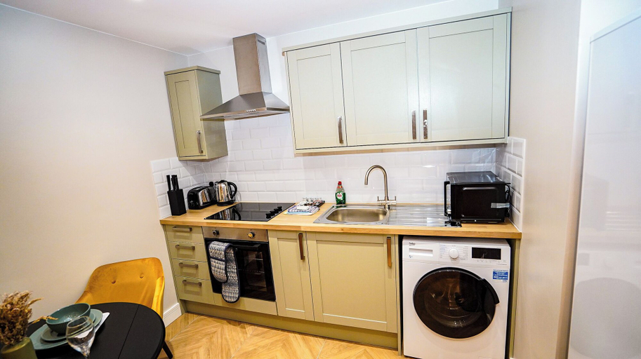 Others 3, E2M Wisteria House Heathrow Free Parking, Slough