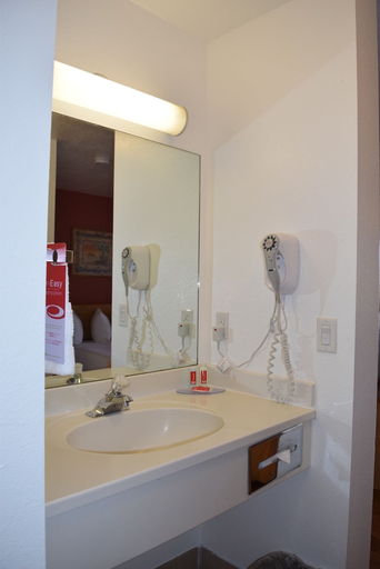 Bathroom 4, Econo Lodge Old Town, Bernalillo