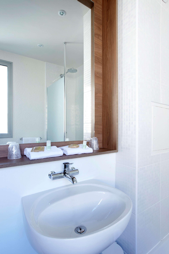 Bathroom 8