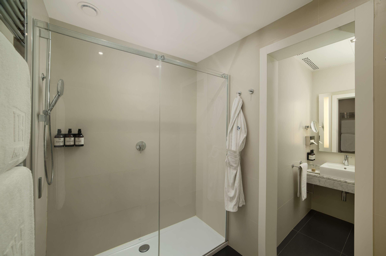 Bathroom 26