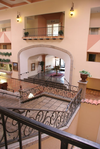 Others 4, Barcelona Suites, Bernalillo