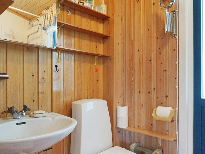 Bathroom 2, 4 Star Holiday Home in Bovallstrand, Sotenäs