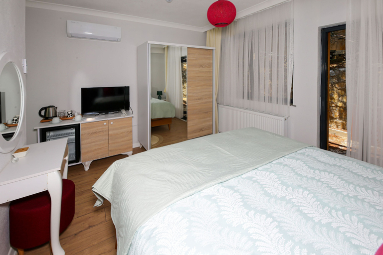 Room 2, Dusler Vadisi Kazdaglari, Edremit