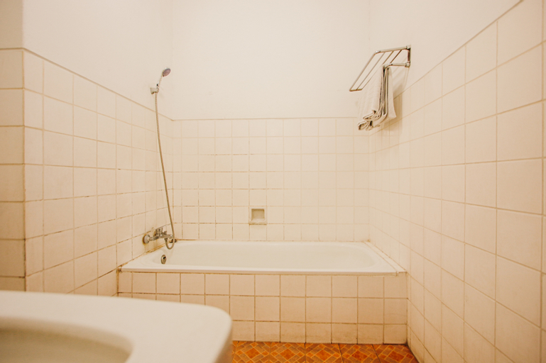 Bathroom 11