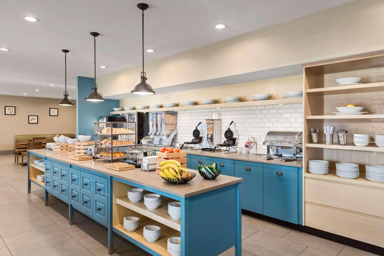 Food & Drinks, Country Inn & Suites, Madison West, Dane