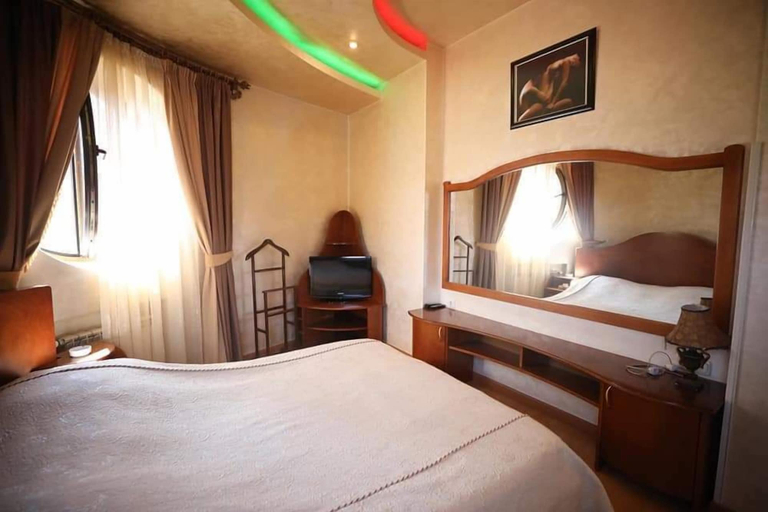 Bedroom 2, Motel Gavar