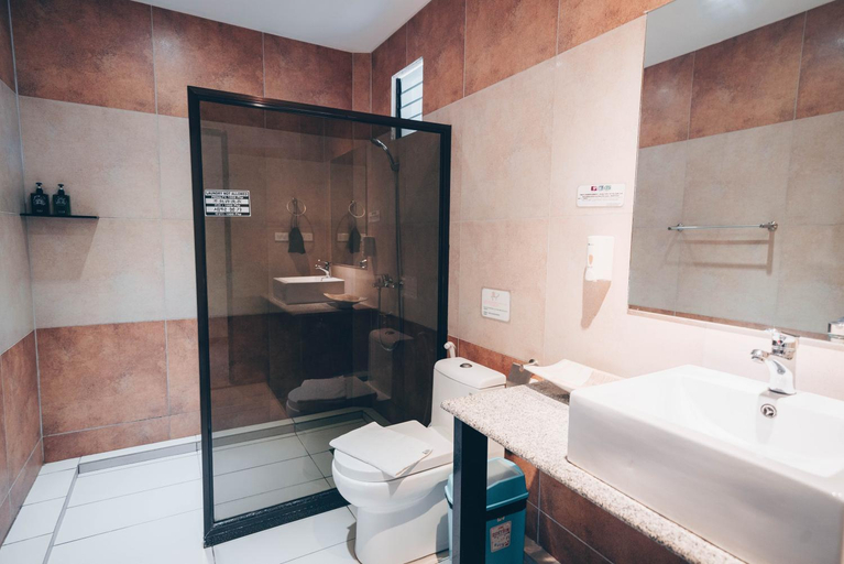 Bathroom 5, Alona Northland Resort, Panglao