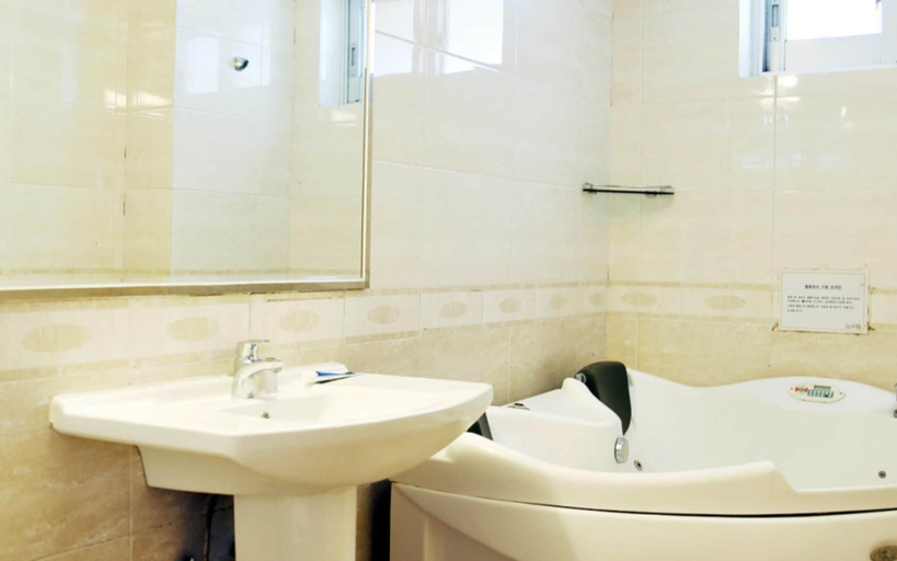 Bathroom, Hotel Terramar, Boryeong