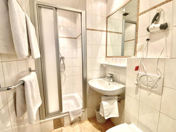 Bathroom 4, Hotel Turnerwirt, Salzburg