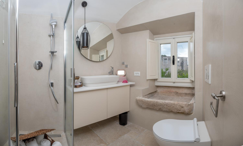 Bathroom 5, Puteus Palace Heritage hotel, Pučišća