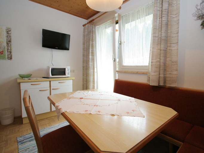 Others 2, Lovely Apartment in Tropolach With Sauna, Hermagor