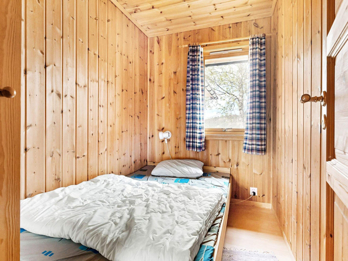 Bedroom 4, 6 Person Holiday Home in Anneland, Gulen
