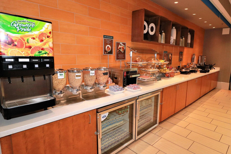 Food & Drinks 5, SpringHill Suites San Antonio Alamo Plaza, Bexar