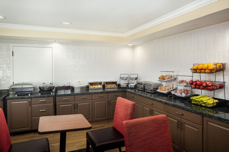 Food & Drinks 5, Towneplace Suites Springfield, Fairfax