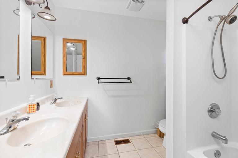 Bathroom 4, Smoky Mountain Mecca by Avantstay Mountain Views, Haywood