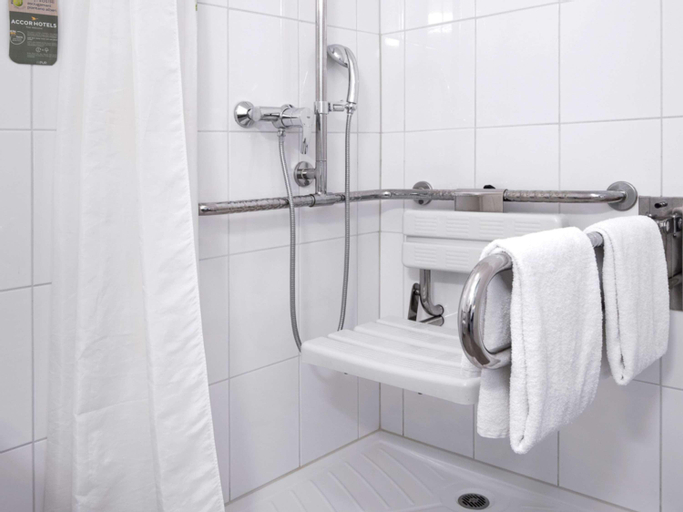 Bathroom 14
