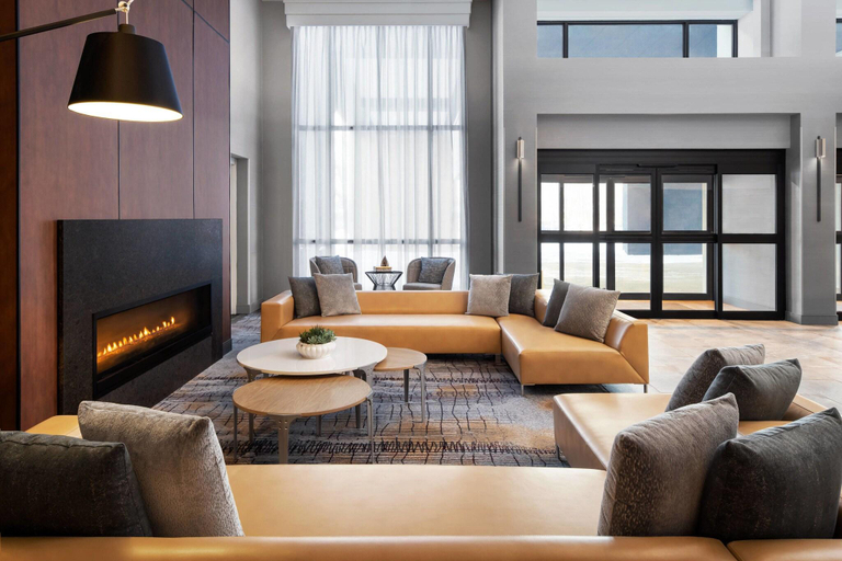 Public Area 3, Ramada Plaza by Wyndham Green Bay, Brown
