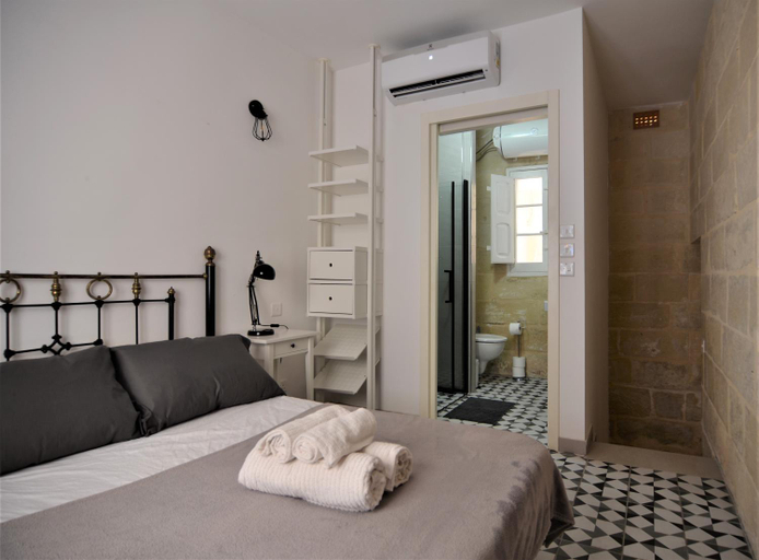 Others 5, Citta Cospicua suites