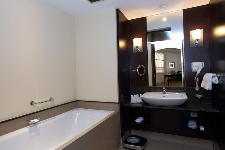 Bathroom 5, Radisson Blu Hotel Riyadh, Riyadh