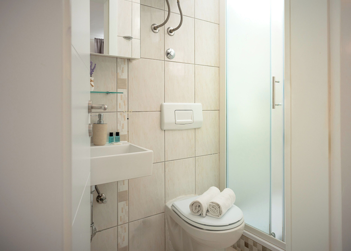 Bathroom 4, Beachfront Villa near Zlatni rat, Bol