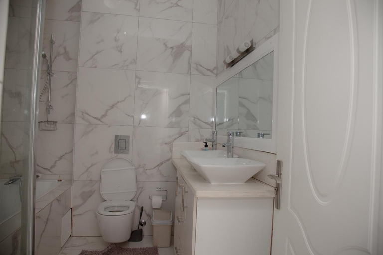 Bathroom 3, The Avery Apartments, Dzorwulu, Accra